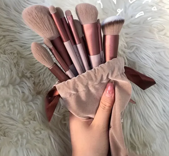 Manage Your Beauty Routine with the 13pcs Professional Makeup Brush Set: A Multifunctional Cosmetic Tool for a Flawless Look